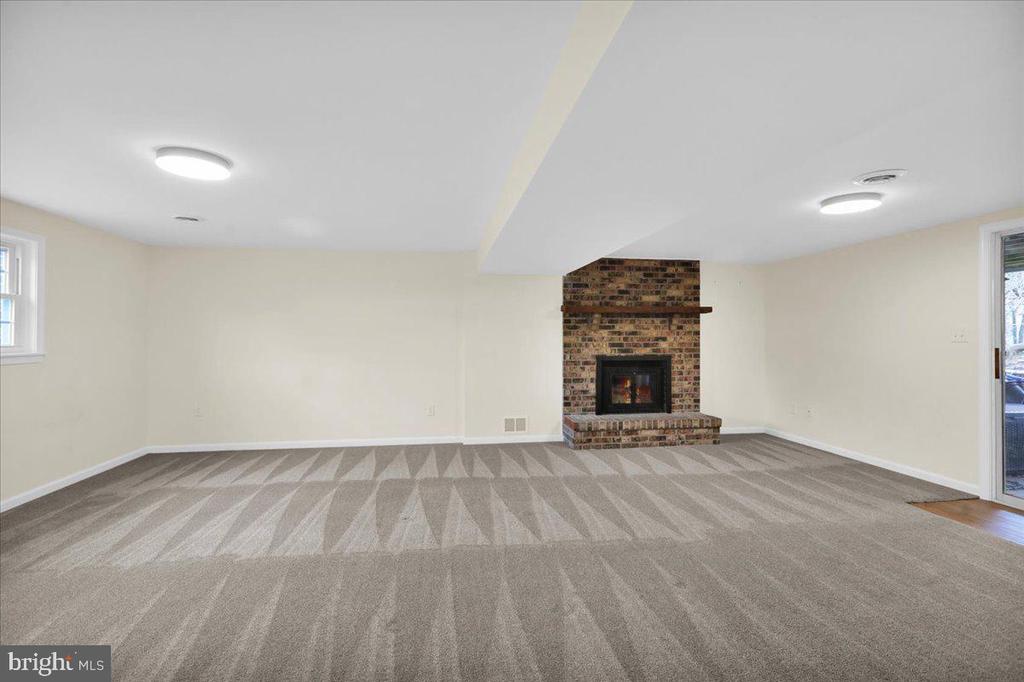 2 COURTLEIGH PLACE