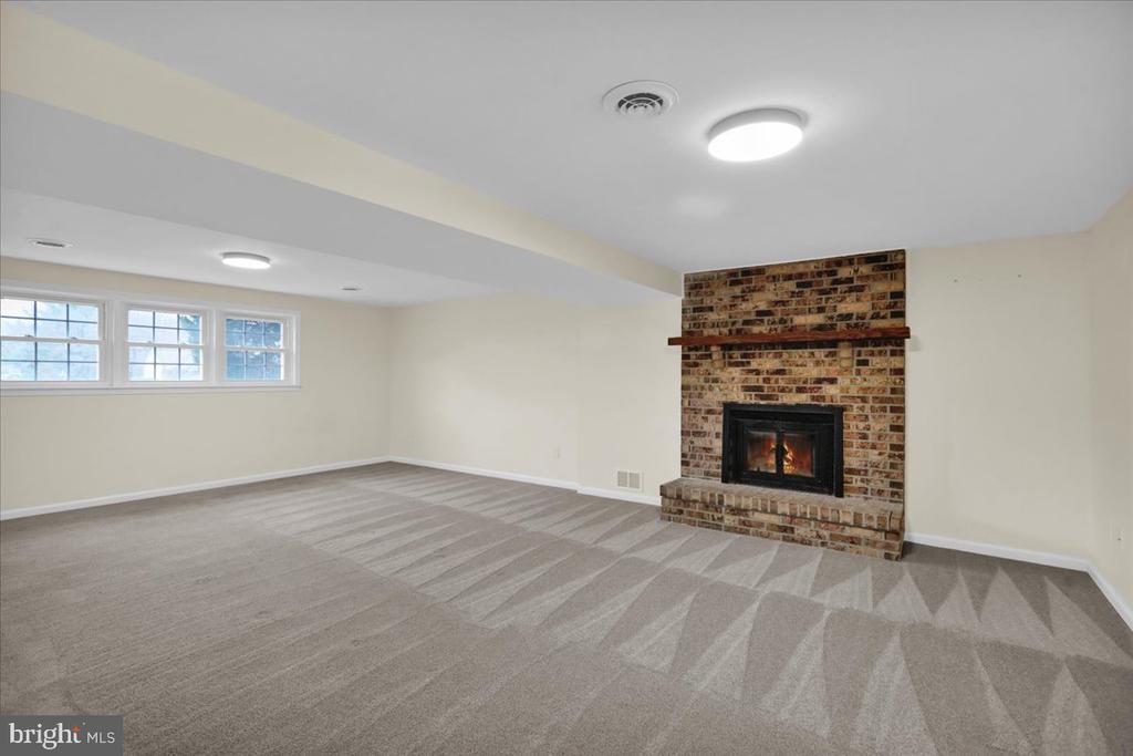 2 COURTLEIGH PLACE