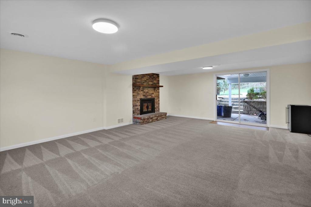 2 COURTLEIGH PLACE