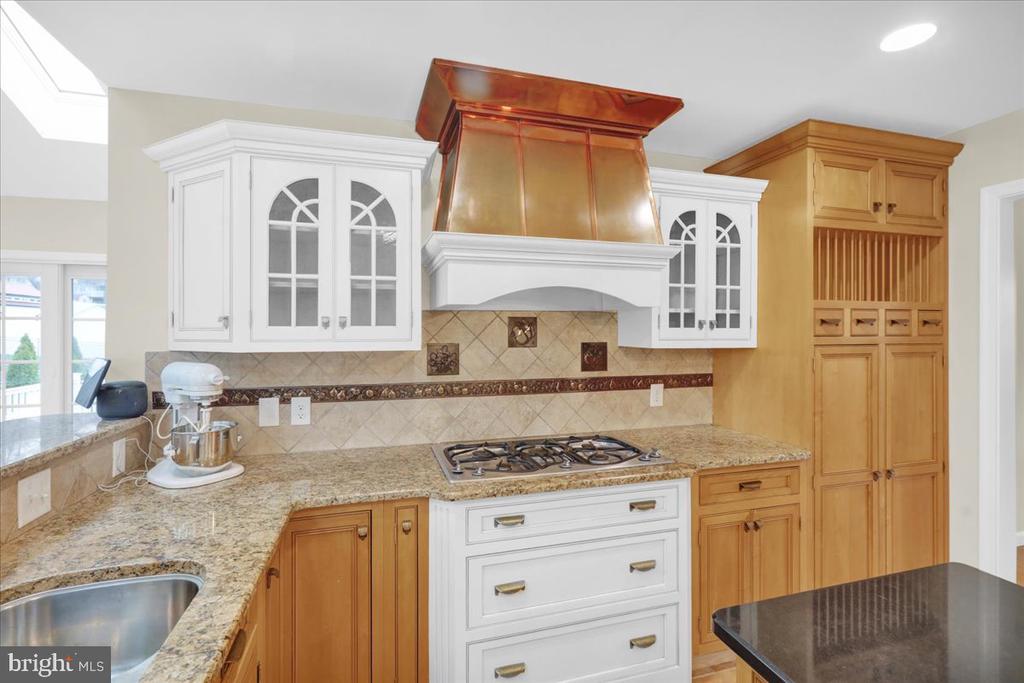 2 COURTLEIGH PLACE