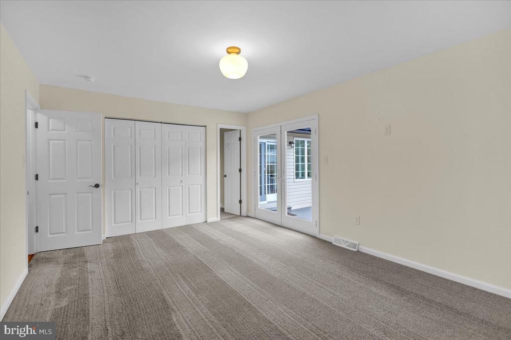 2 COURTLEIGH PLACE