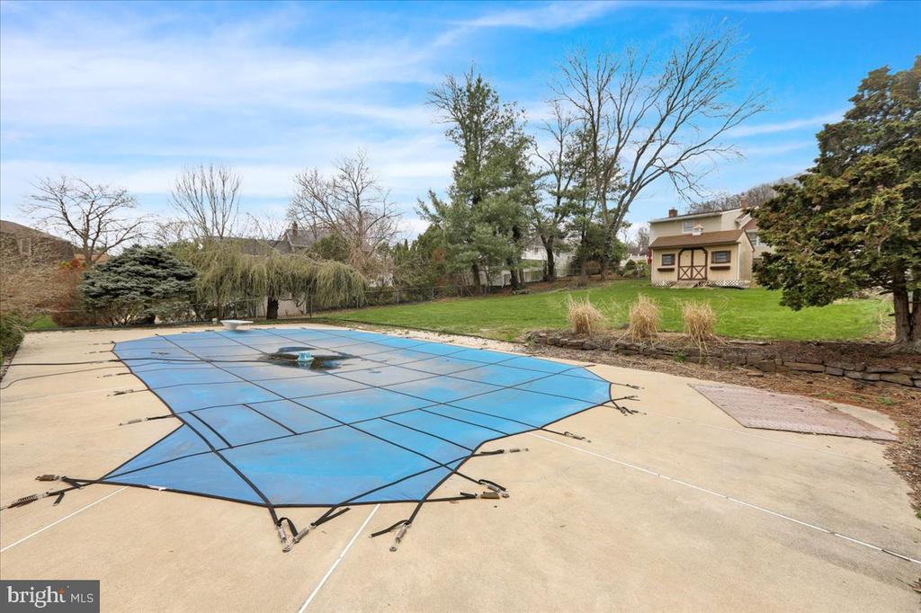 2 COURTLEIGH PLACE