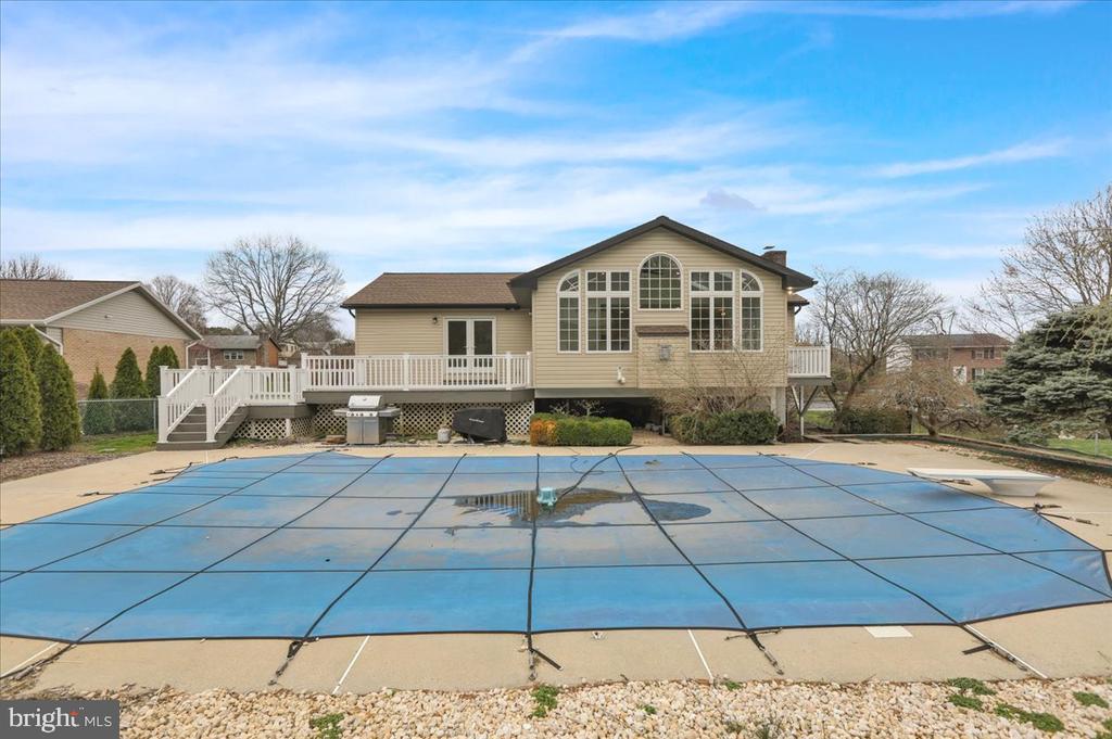 2 COURTLEIGH PLACE