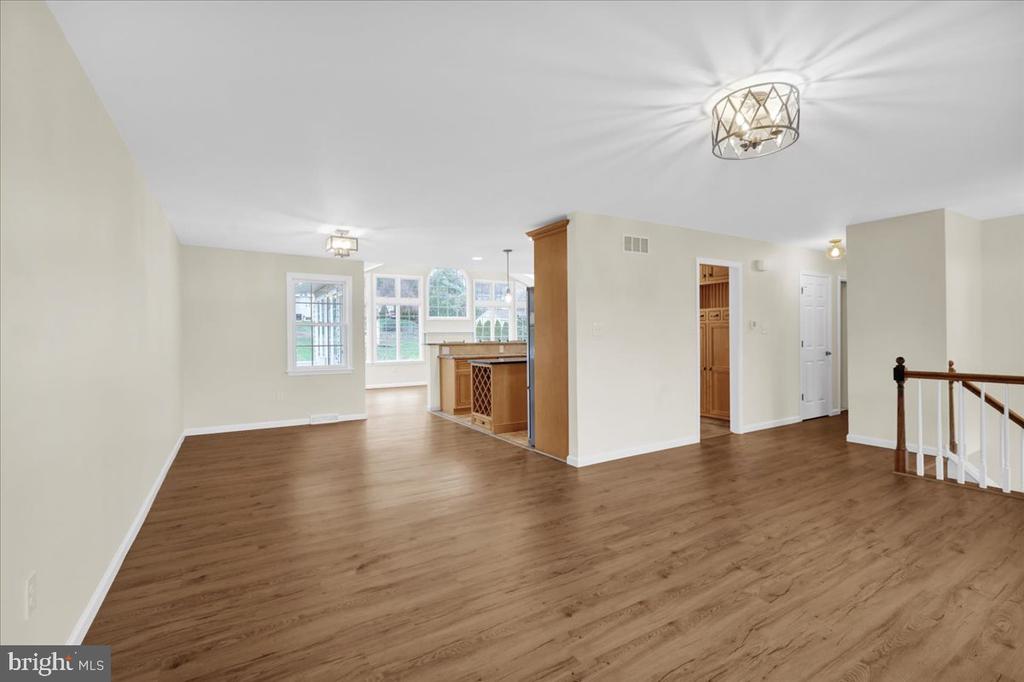 2 COURTLEIGH PLACE