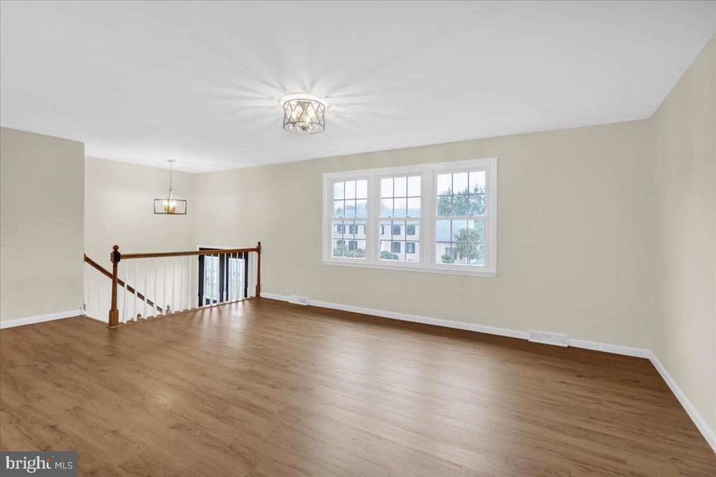 2 COURTLEIGH PLACE