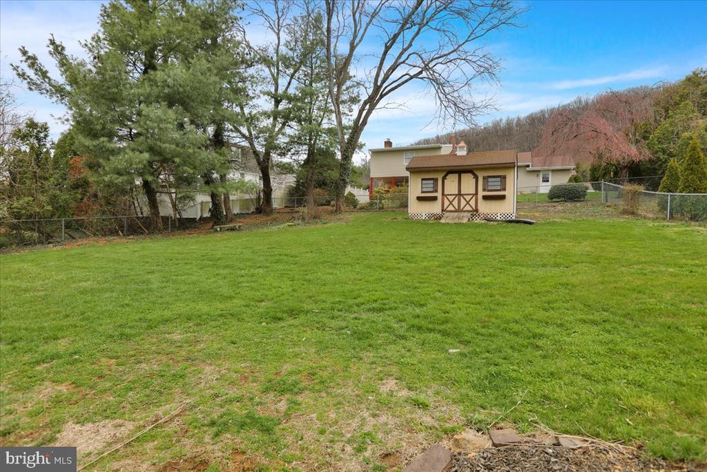 2 COURTLEIGH PLACE