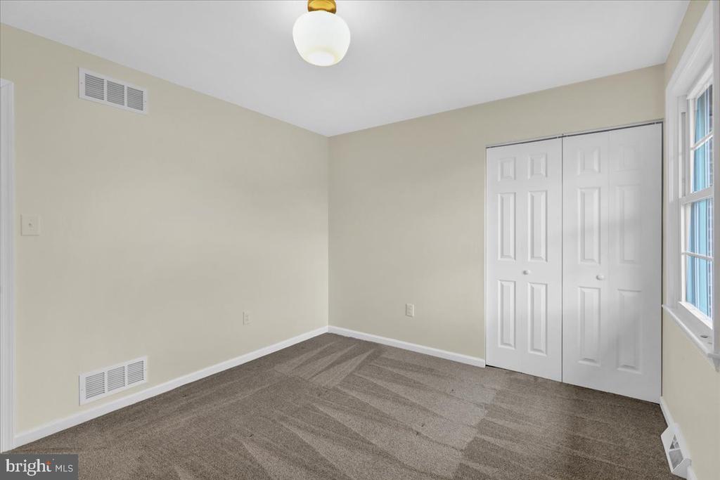 2 COURTLEIGH PLACE