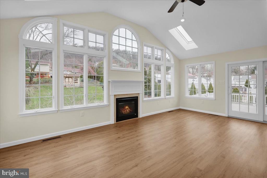 2 COURTLEIGH PLACE