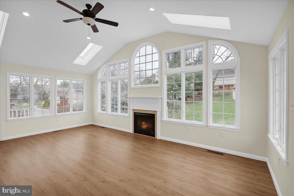 2 COURTLEIGH PLACE
