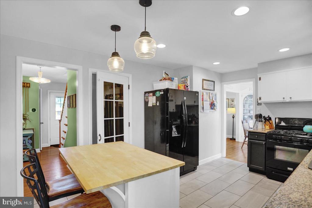 3812 REIFF PLACE