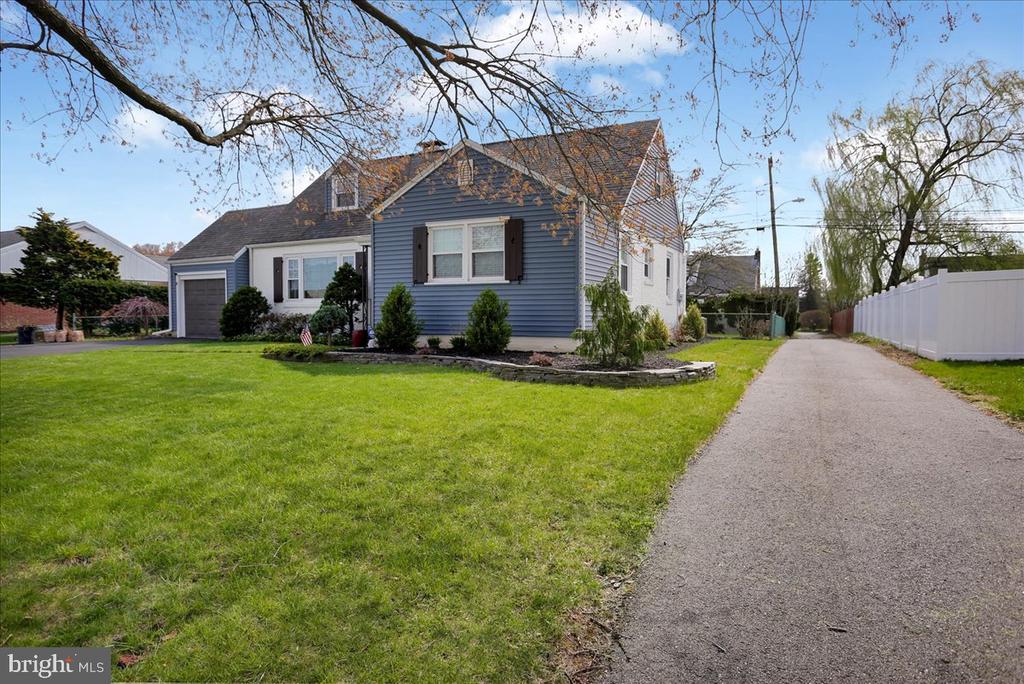 3812 REIFF PLACE