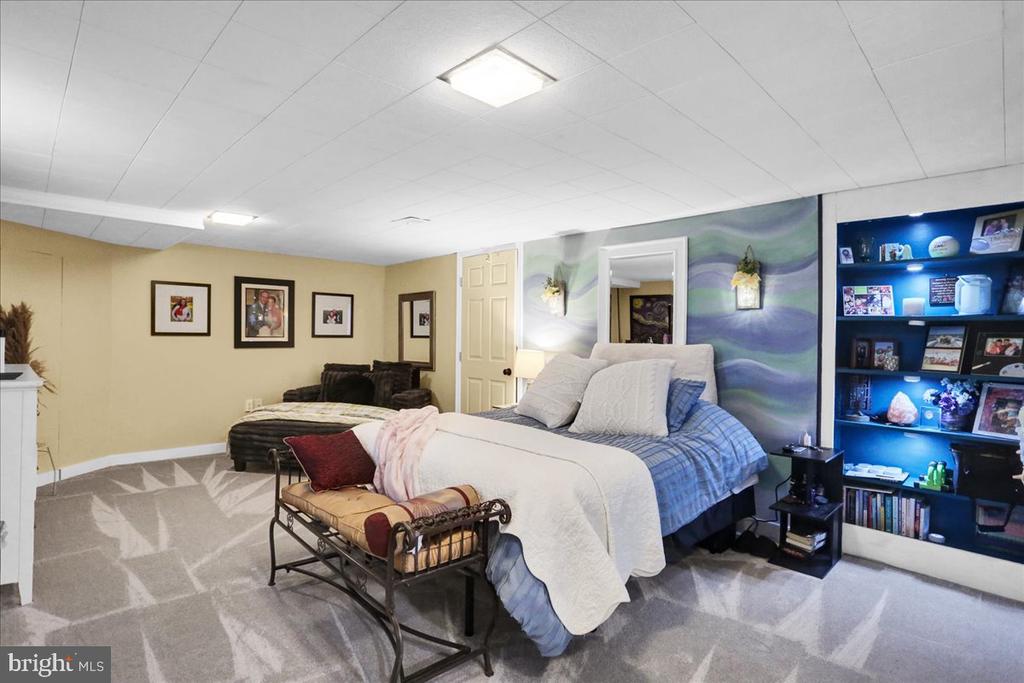 3812 REIFF PLACE