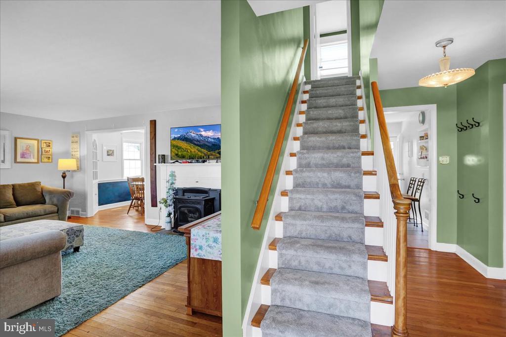 3812 REIFF PLACE