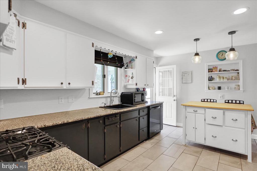 3812 REIFF PLACE
