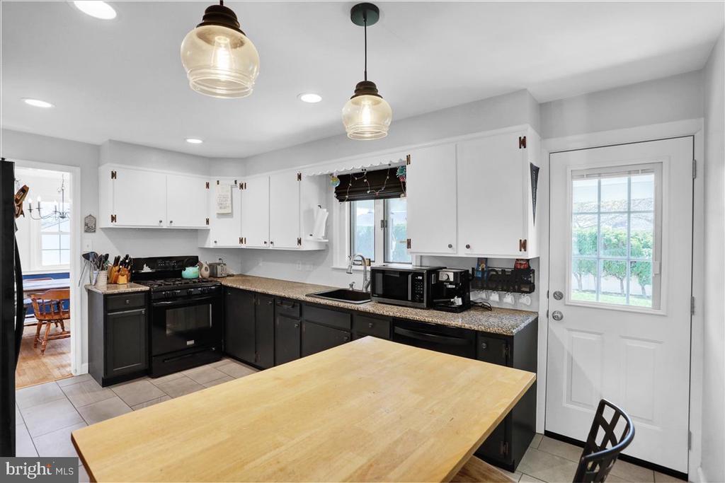 3812 REIFF PLACE