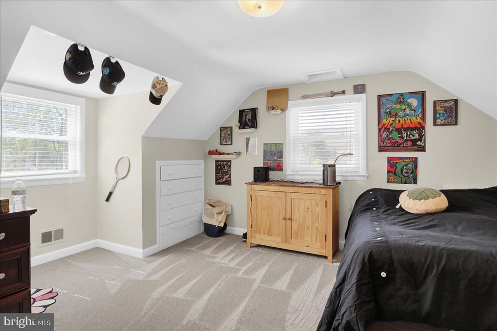 3812 REIFF PLACE