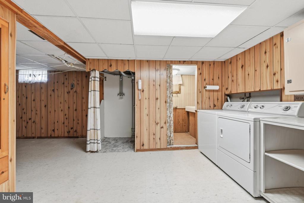 1136 BROADWAY BOULEVARD