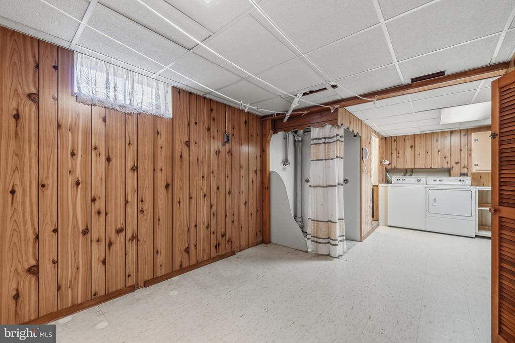 1136 BROADWAY BOULEVARD