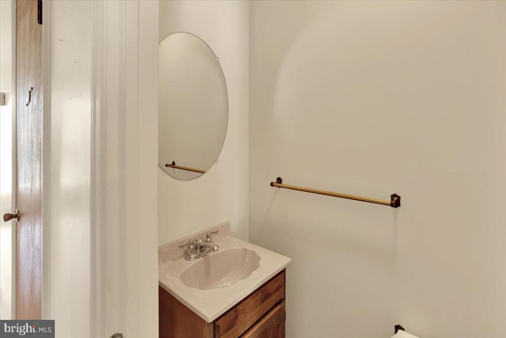 200 POPODICKON DRIVE