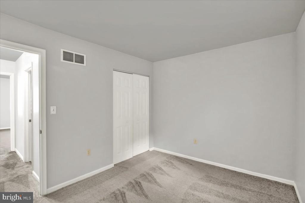 2 MOHNTON LAWN COURT