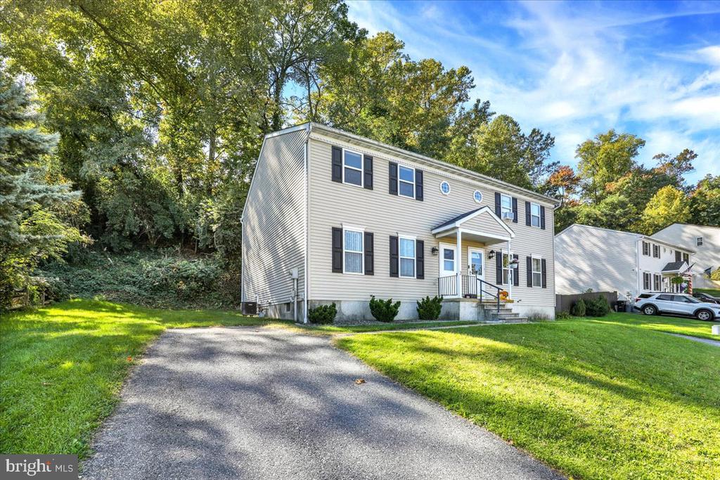2 MOHNTON LAWN COURT