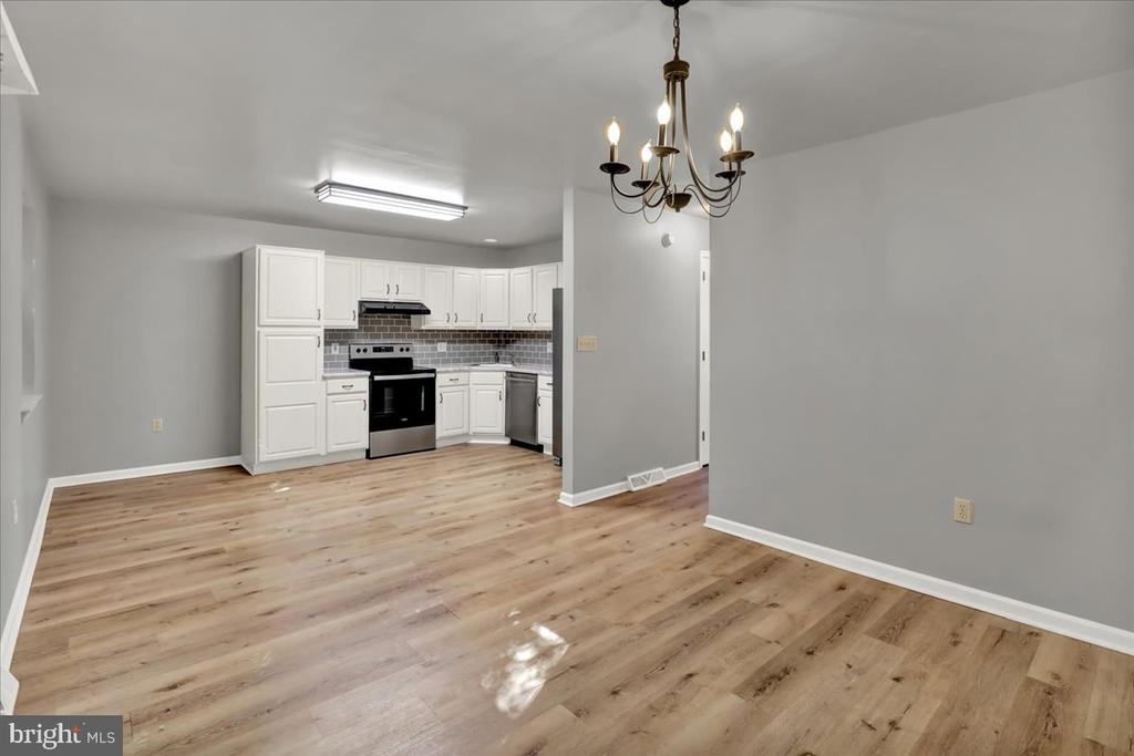 2 MOHNTON LAWN COURT