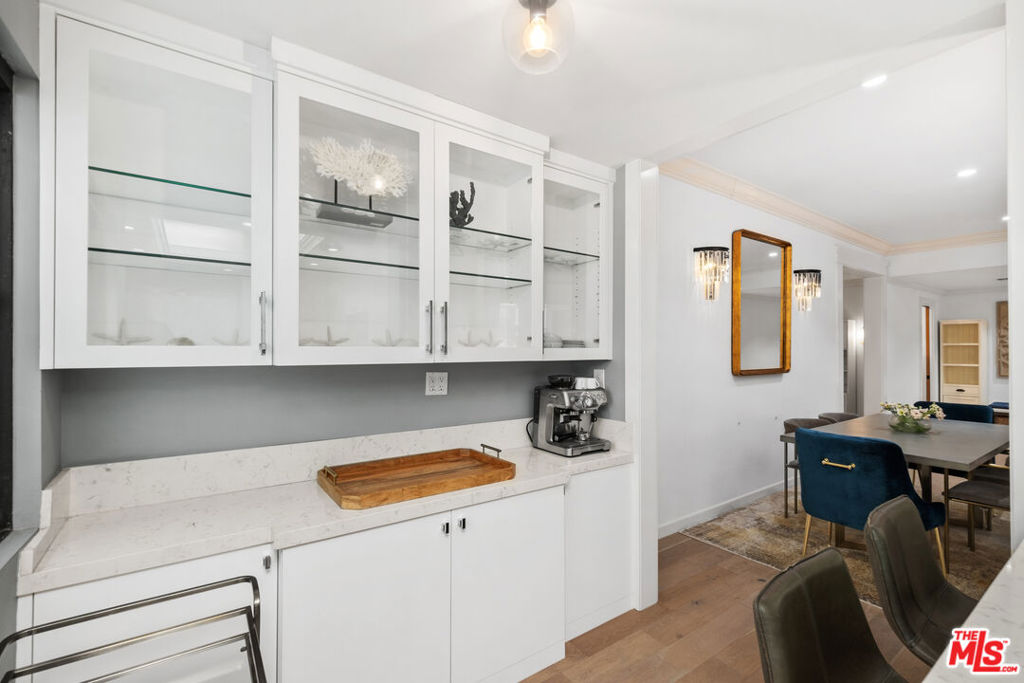 621 S Barrington Avenue 109
