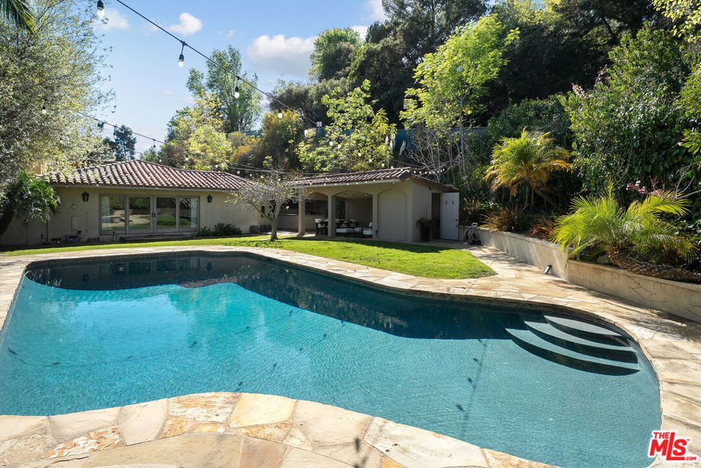 105 N Glenroy Avenue