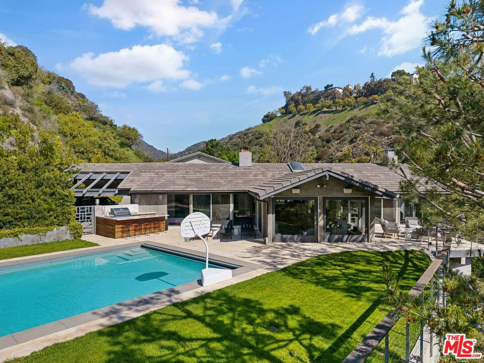 1255 N Bundy Drive