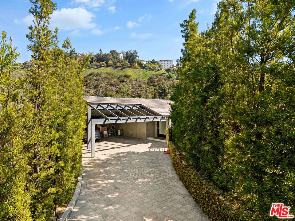 1255 N Bundy Drive