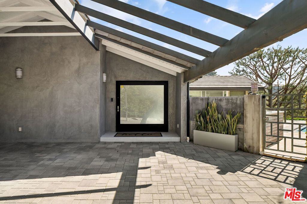 1255 N Bundy Drive