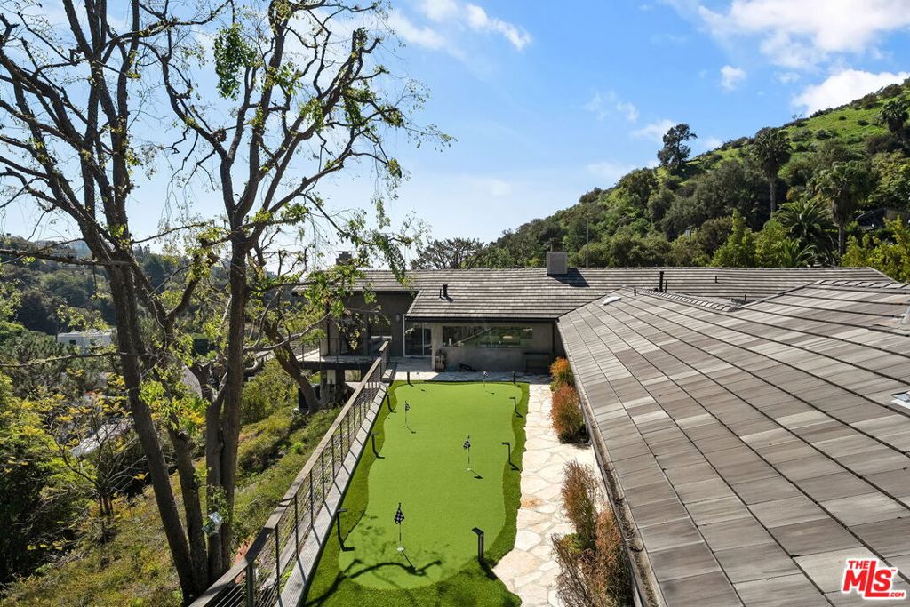 1255 N Bundy Drive