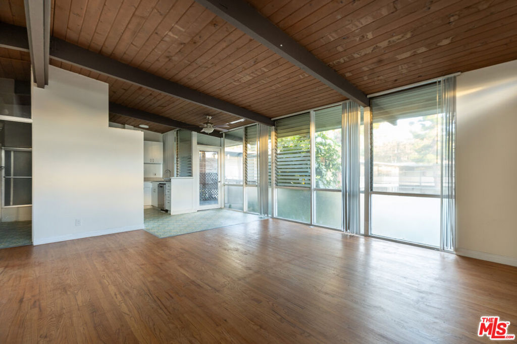 11133 Rose Avenue 18