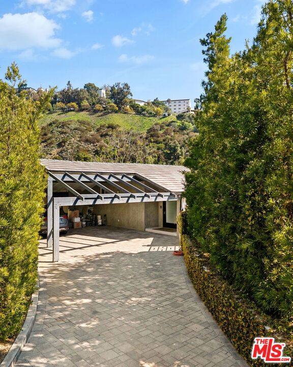 1255 N Bundy Drive