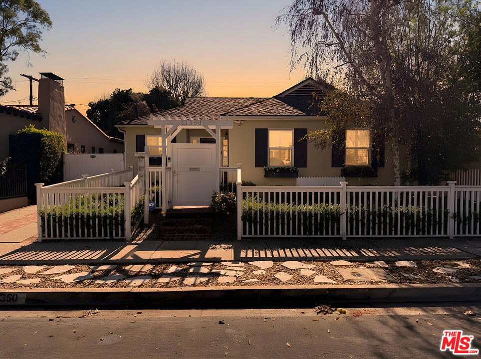 11350 Albata Street