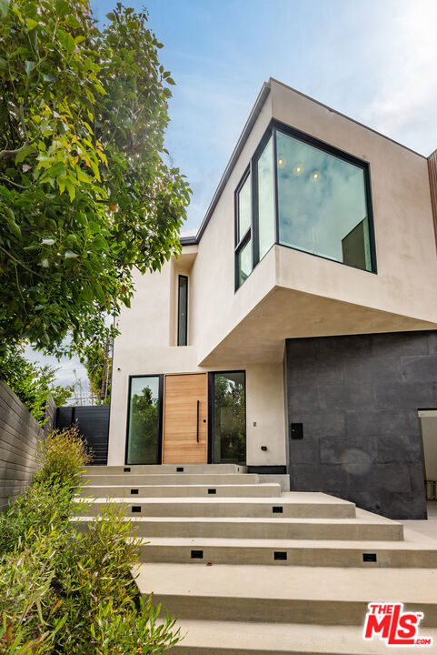 1030 Centinela Avenue