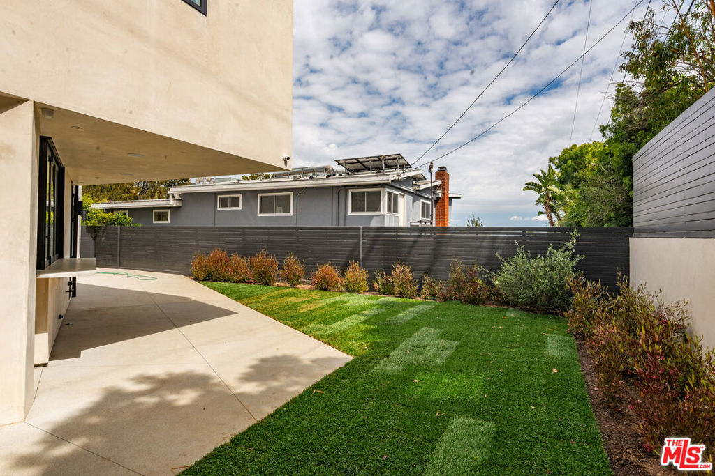 1030 Centinela Avenue