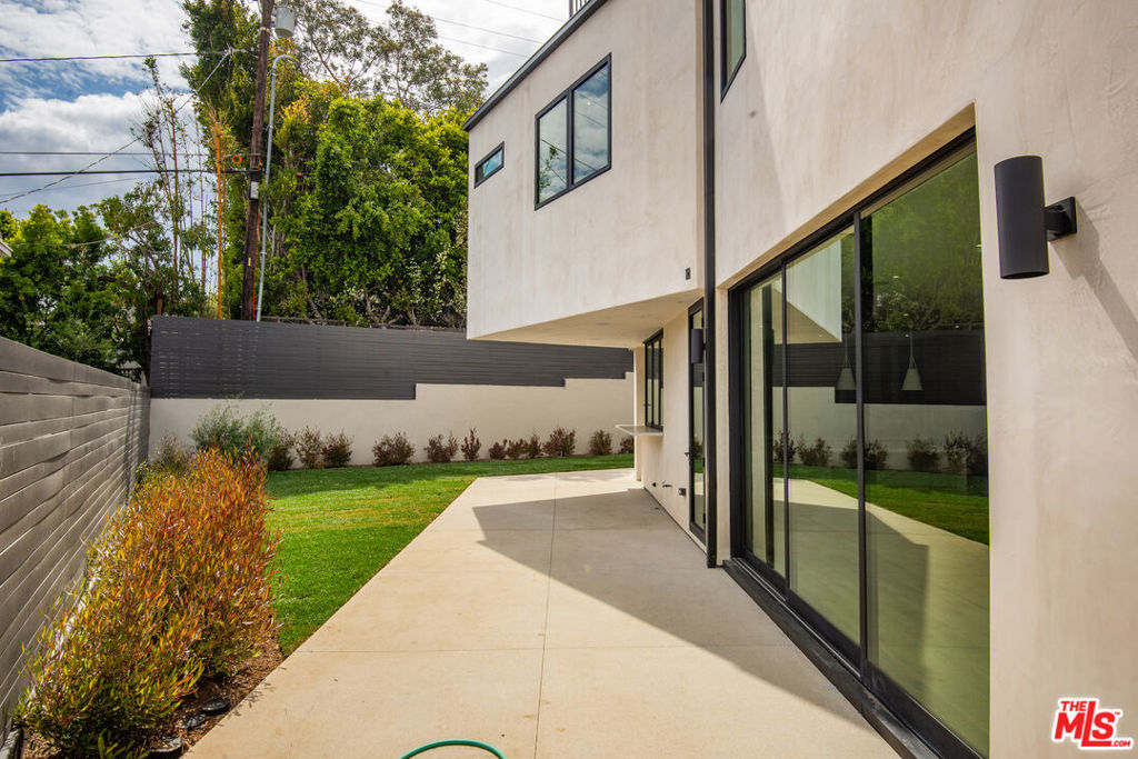 1030 Centinela Avenue