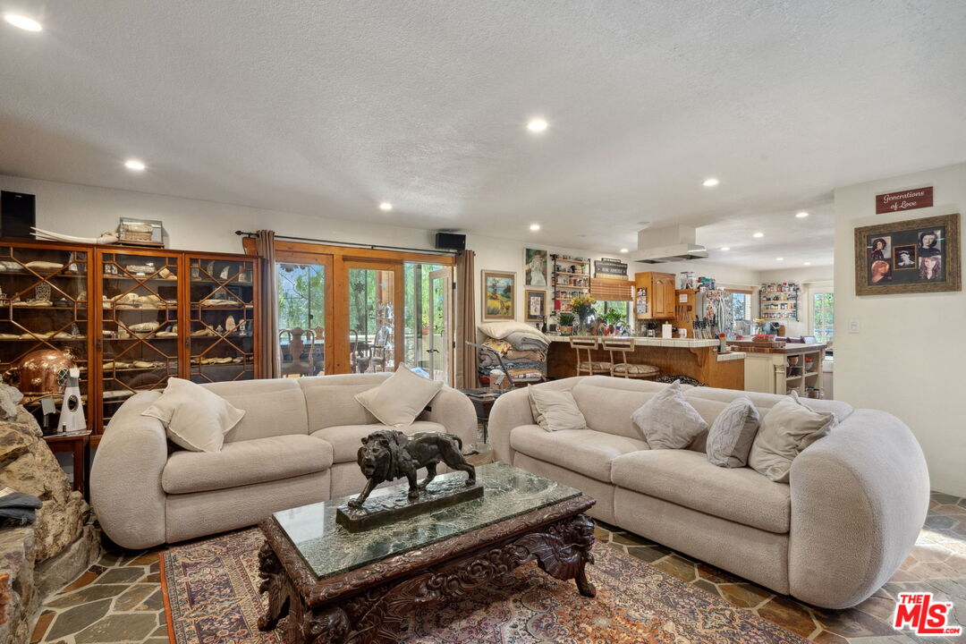 25615 Mulholland Hwy