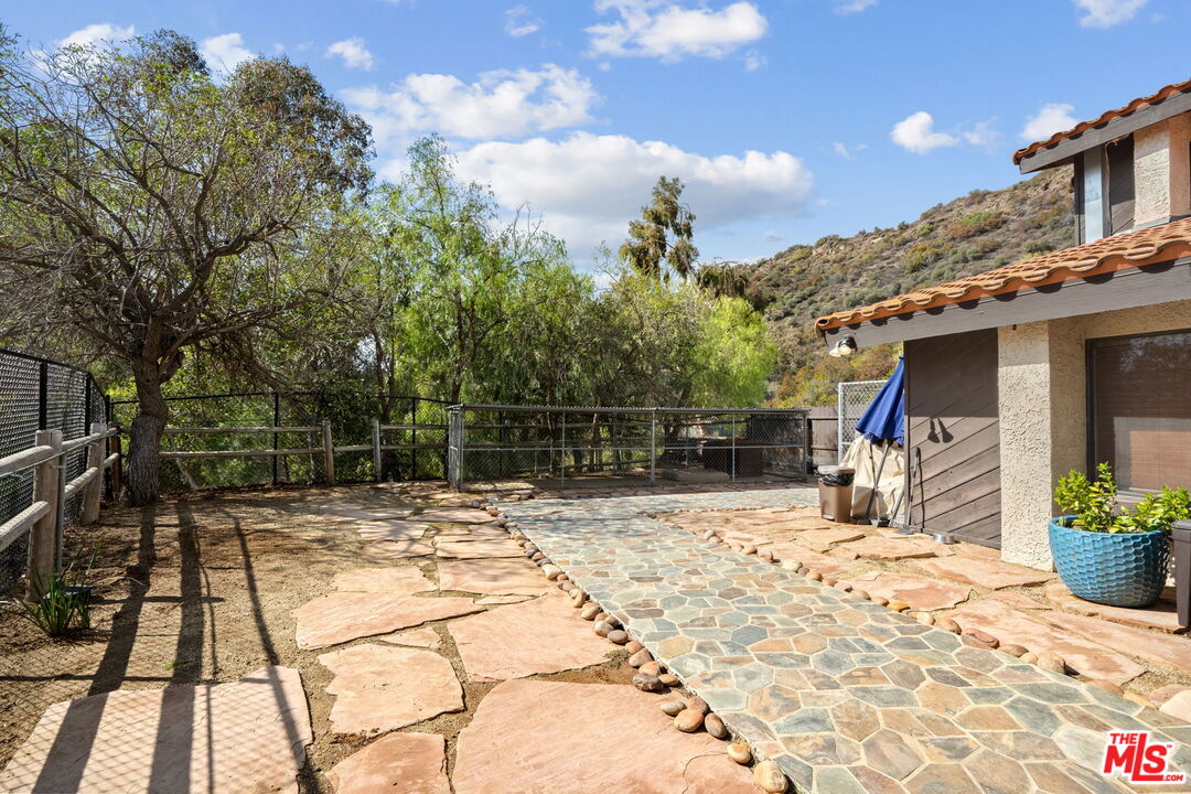 25615 Mulholland Hwy