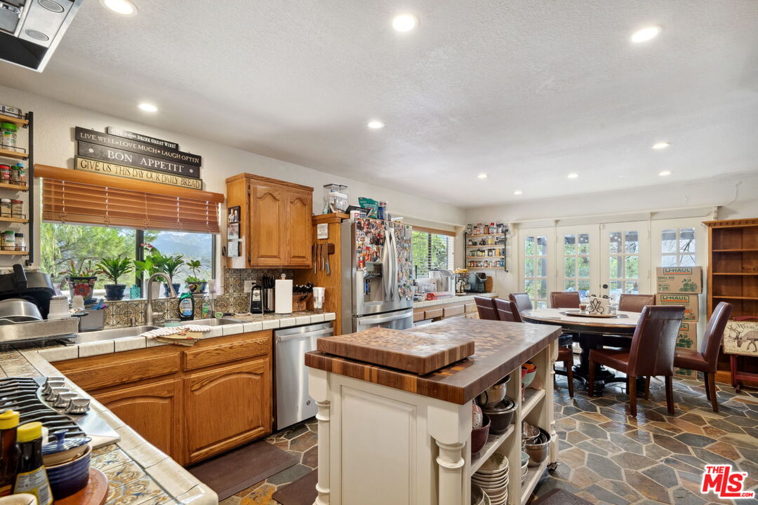 25615 Mulholland Hwy