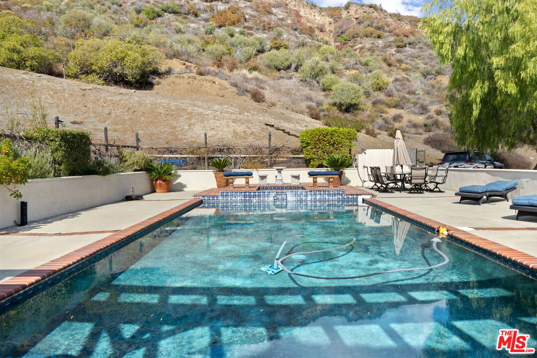 25615 Mulholland Hwy