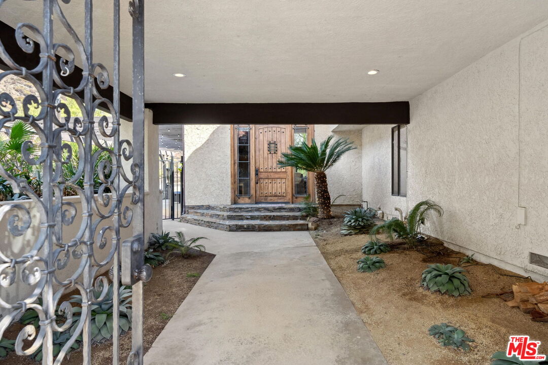 25615 Mulholland Hwy