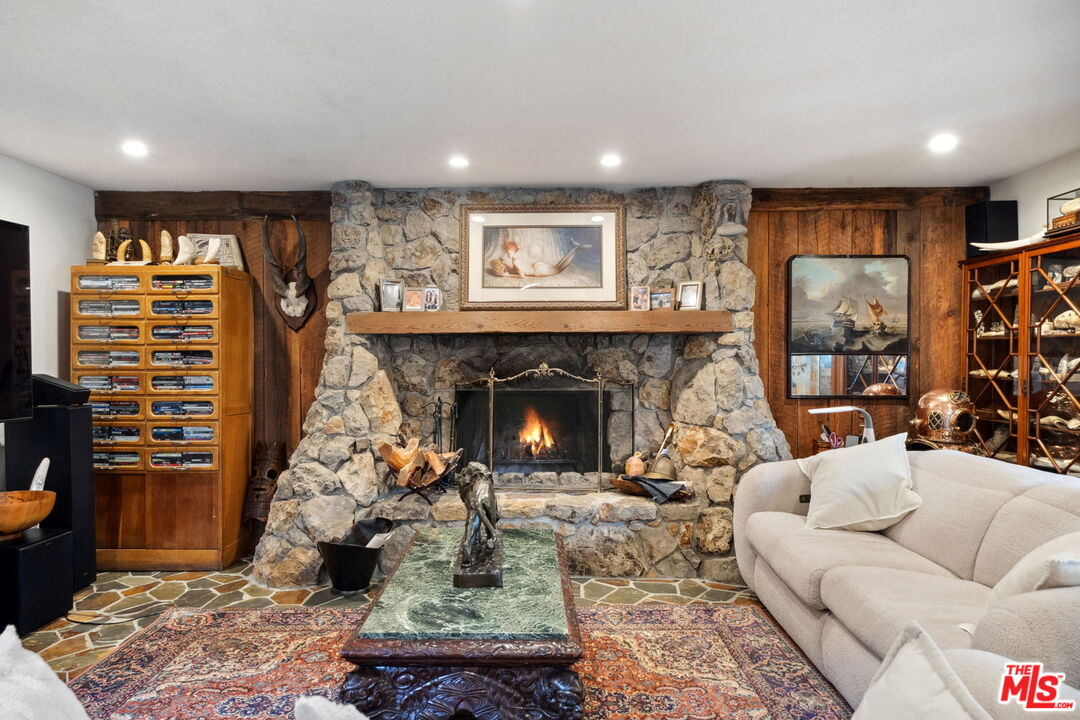 25615 Mulholland Hwy