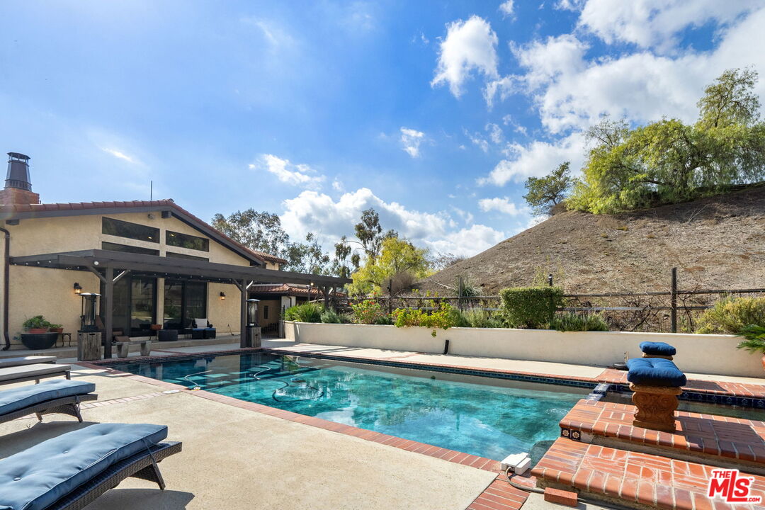 25615 Mulholland Hwy