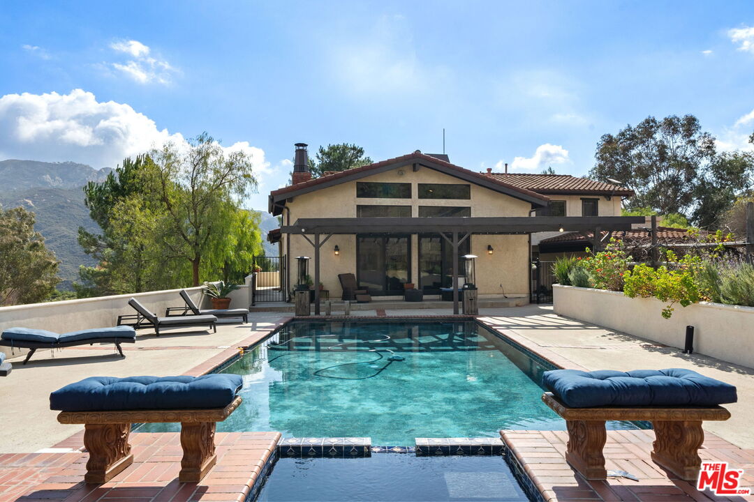25615 Mulholland Hwy
