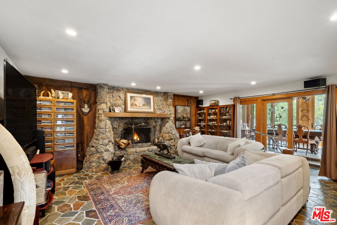 25615 Mulholland Hwy