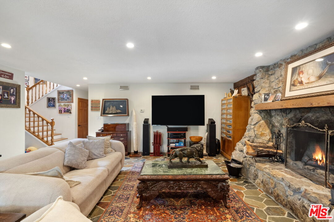 25615 Mulholland Hwy
