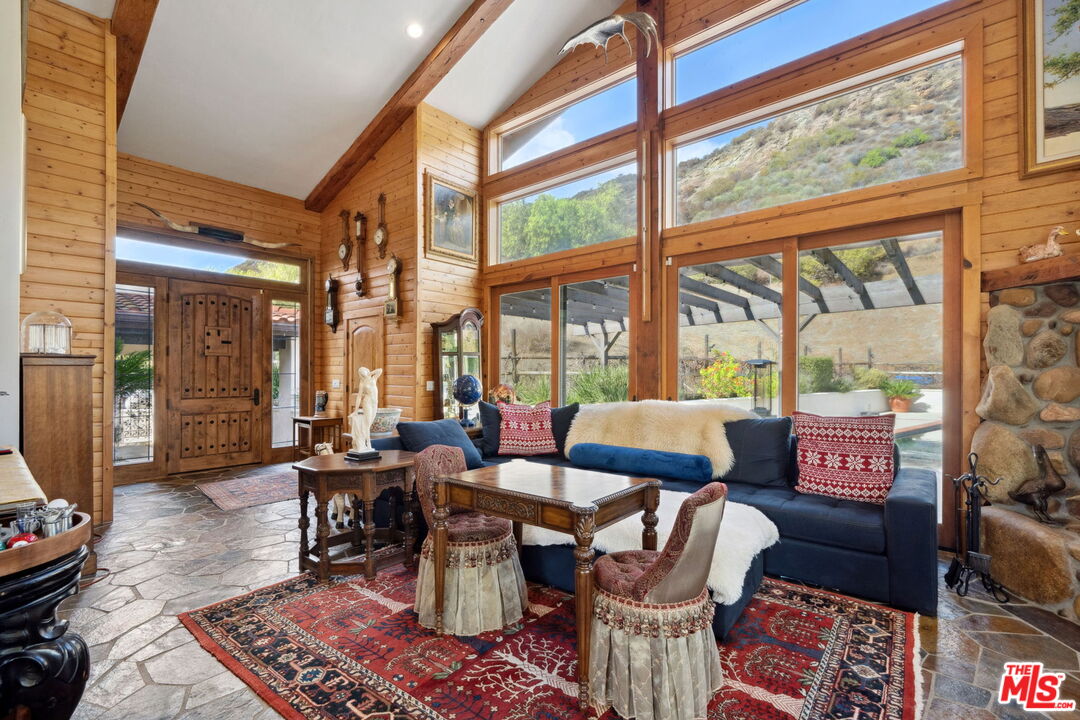 25613 Mulholland Hwy