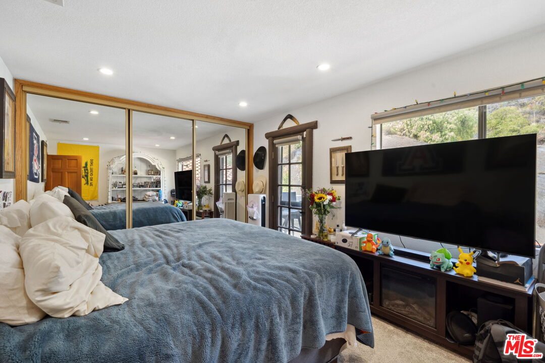 25613 Mulholland Hwy